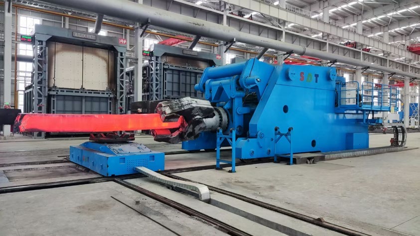 SDT mobile forging manipulator in operation